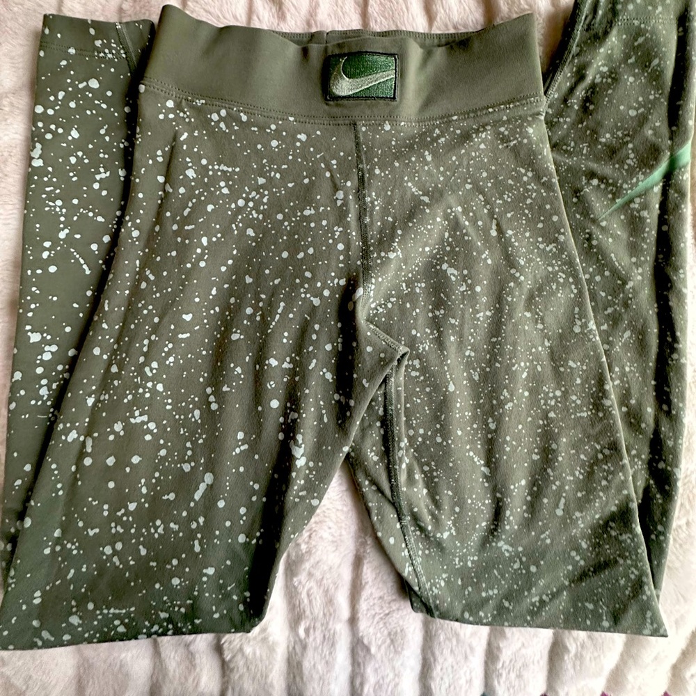 Nike leggings with logo